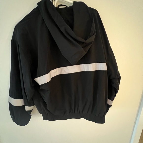 TNA wind breaker fits oversized - Picture 2 of 3